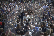 NEWS - Papst Franziskus zelebriert Ostermesse