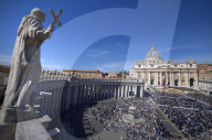 NEWS - Papst Franziskus zelebriert Ostermesse
