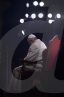 NEWS -  Papst Franziskus während der Kreuzweg-Prozession in Rom