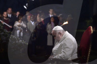 NEWS -  Papst Franziskus während der Kreuzweg-Prozession in Rom
