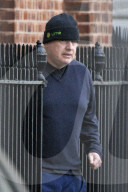 NEWS - Der britische Premierminister Boris Johnson kehrt nach seiner Morgenrunde in die Downing Street zurück