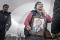 NEWS - Ukraine-Krieg:  Gräber von Opfern des Krieges auf einem Friedhof in Bucha