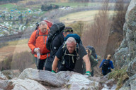 FEATURE - Auf seinen Beinstümpfen: Paul Ellis aus Widnes bezwingt den Ben Nevis