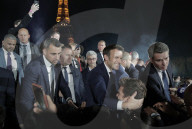 NEWS - Frankreich: Fans jubeln Emmanuel Macron nach seiner Wiederwahl vor dem Eiffelturm in Paris zu
