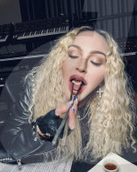 PEOPLE -  Madonnas neueste Posts in den sozialen Medien