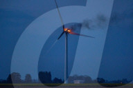 NEWS -  Eine Windturbine brennt in French Drove, Peterborough, UK