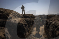 Fortress Zaporizhzhia prepares to fight as war closes in