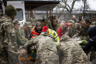 Fortress Zaporizhzhia prepares to fight as war closes in
