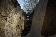 Fortress Zaporizhzhia prepares to fight as war closes in