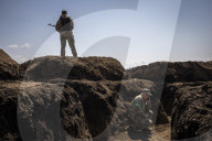 Fortress Zaporizhzhia prepares to fight as war closes in