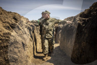 Fortress Zaporizhzhia prepares to fight as war closes in