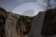 Fortress Zaporizhzhia prepares to fight as war closes in