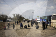 Fortress Zaporizhzhia prepares to fight as war closes in