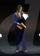 PEOPLE - Olivia Wilde kriegt mitten in der CinemaCon-Präsentation von Jason Sudeikis juristischen Papieren zugestellt