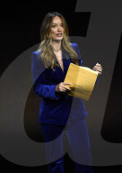 PEOPLE - Olivia Wilde kriegt mitten in der CinemaCon-Präsentation von Jason Sudeikis juristischen Papieren zugestellt