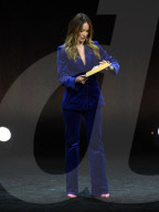 PEOPLE - Olivia Wilde kriegt mitten in der CinemaCon-Präsentation von Jason Sudeikis juristischen Papieren zugestellt
