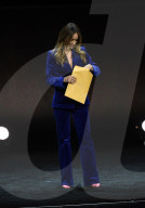 PEOPLE - Olivia Wilde kriegt mitten in der CinemaCon-Präsentation von Jason Sudeikis juristischen Papieren zugestellt