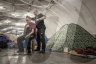NEWS - Ukraine-Krieg: Menschen in der Metrostation in Charkiw nach dem Beschuss durch die Russen