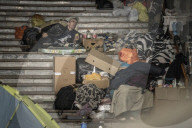NEWS - Ukraine-Krieg: Menschen in der Metrostation in Charkiw nach dem Beschuss durch die Russen