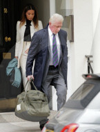 PEOPLE -  Boris Becker am Freitag morgen mit einer grossen Tragtasche auf dem Weg ins Gericht