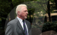 PEOPLE - Verurteilung von Boris Becker: Mit ernster Miene am Freitag vor dem Gerichtsgebäude