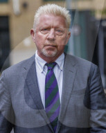 PEOPLE - Verurteilung von Boris Becker: Mit ernster Miene am Freitag vor dem Gerichtsgebäude