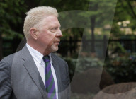 PEOPLE - Verurteilung von Boris Becker: Mit ernster Miene am Freitag vor dem Gerichtsgebäude