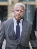 PEOPLE - Verurteilung von Boris Becker: Mit ernster Miene am Freitag vor dem Gerichtsgebäude