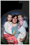 NEWS - Ukraine-Krieg: Porträts von Frauen und Kindern, die aus der Ukraine geflohen sind
