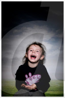 NEWS - Ukraine-Krieg: Porträts von Frauen und Kindern, die aus der Ukraine geflohen sind
