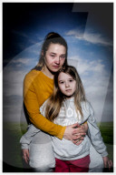 NEWS - Ukraine-Krieg: Porträts von Frauen und Kindern, die aus der Ukraine geflohen sind
