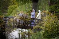 Regent’s Park, Queen Marty’s Garden, London, Great Britain 
2nd May 2022 

Bank Holiday Monday 2nd may 2022 - people enjoy the warm weather at Regent’s Park, in London.