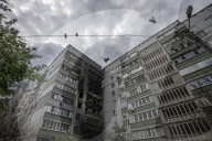 NEWS - Ukraine-Krieg: Bewohner leben immer noch in Wohnungen am Rande von Charkiw