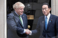 PM Johnson Greets PM Kishida of Japan