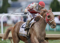 SPORT - Rich Strike, geritten von Sonny Leon, gewinnt das Kentucky Derby in Churchill Downs in Louisville