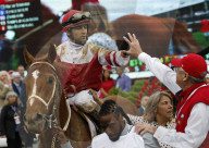 SPORT - Rich Strike, geritten von Sonny Leon, gewinnt das Kentucky Derby in Churchill Downs in Louisville