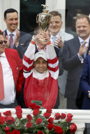 SPORT - Rich Strike, geritten von Sonny Leon, gewinnt das Kentucky Derby in Churchill Downs in Louisville