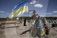 NEWS - Ukraine-Krieg: Ukrainerin an der Beerdigung ihres getöteten Mannes Eugene in Bucha