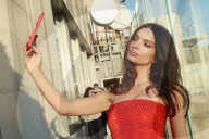 PEOPLE - Michael Kors x ellesse lancieren Zusammenarbeit mit Emily Ratajkowski
