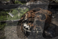 NEWS - Ukraine-Krieg:  Ein von den ukrainischen Streitkräften zerstörter russischer Panzer in Wilhivka, Ukraine