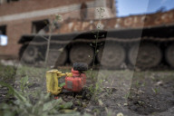NEWS - Ukraine-Krieg:  Ein von den ukrainischen Streitkräften zerstörter russischer Panzer in Wilhivka, Ukraine