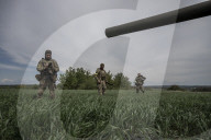 NEWS - Ukraine-Krieg:  Ein von den ukrainischen Streitkräften zerstörter russischer Panzer in Wilhivka, Ukraine