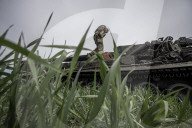 NEWS - Ukraine-Krieg:  Ein von den ukrainischen Streitkräften zerstörter russischer Panzer in Wilhivka, Ukraine