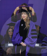 PEOPLE - Taylor Swift erhält den Ehrendoktortitel der schönen Künste in NYC
