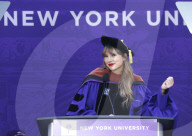 PEOPLE - Taylor Swift erhält den Ehrendoktortitel der schönen Künste in NYC