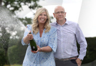 FEATURE - Ausgesorgt: Joe und Jess Thwaite gewinnen in der National Lottery mehr als 184 Millionen britische Pfund