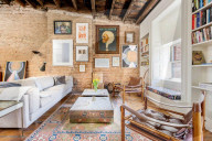 PEOPLE -   Alexander Skarsgards bietet seine Einzimmerwohnung in NYC aus dem 19. Jahrhundert für 2,6 Millionen Dollar an
