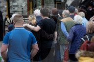 NEWS -  Trauer um ermordeten Teenager: Beerdigung von Bobbi-Anne McLeod in Plymouth