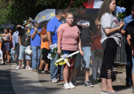 NEWS - Blumenkranz an der Robb-Grundschule in Uvalde