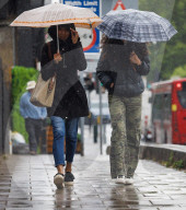 FEATURE - Feuchtes Wetter in London vor den Feierlichkeiten zum Platinjubiläum der Königin